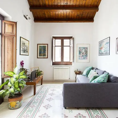 Anna's In Historical Center Palermo