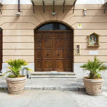Anna's In Historical Center Apartment Palermo